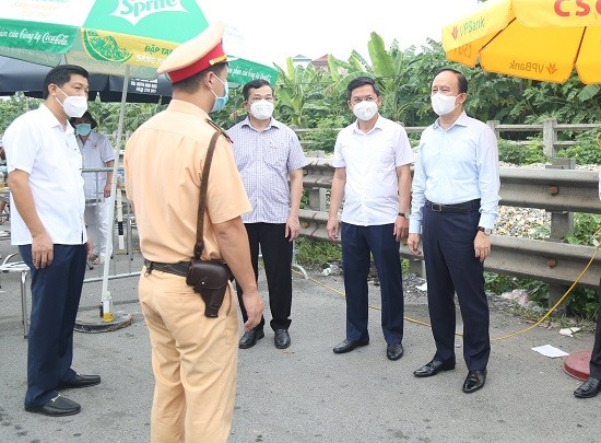 Chủ tịch HĐND Thành phố kiểm tra công tác phòng, chống dịch Covid-19 và triển khai các chính sách hỗ trợ trên địa bàn huyện Thường Tín